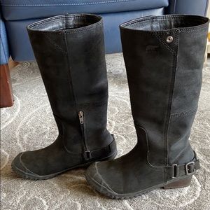 Cute black waterproof Sorel slim boots size 6.5